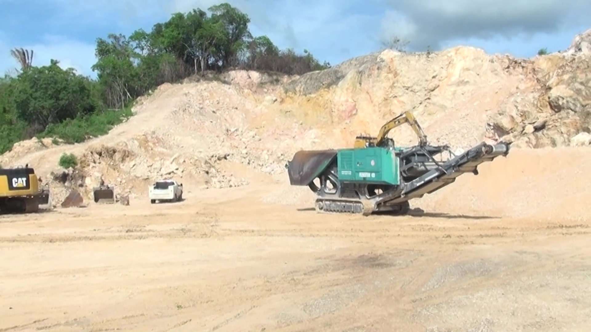 Camalote Residents Detail Quarry Damage to Homes