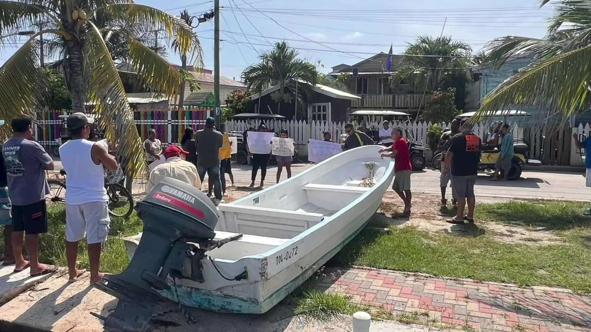 San Pedro Vendors Protest Relocation of Artisan Market, Citing Tourist Traffic Worries
